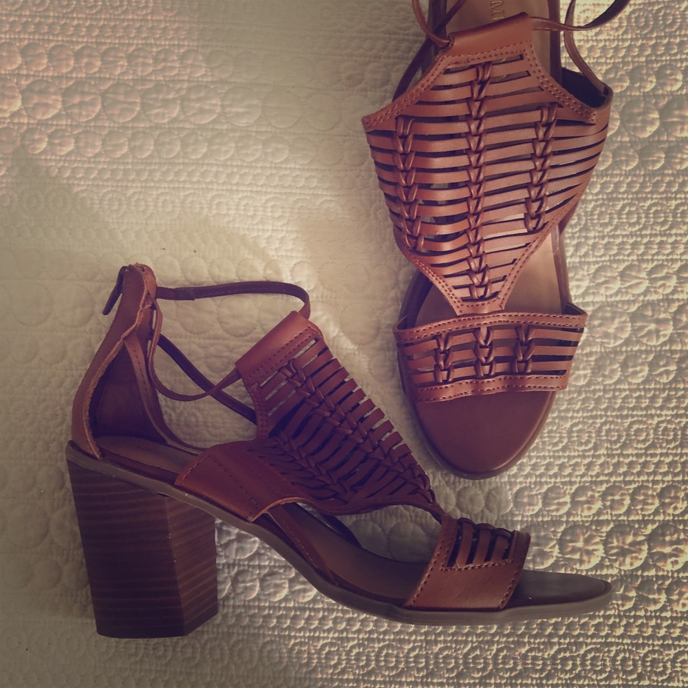 Target block heal sandal